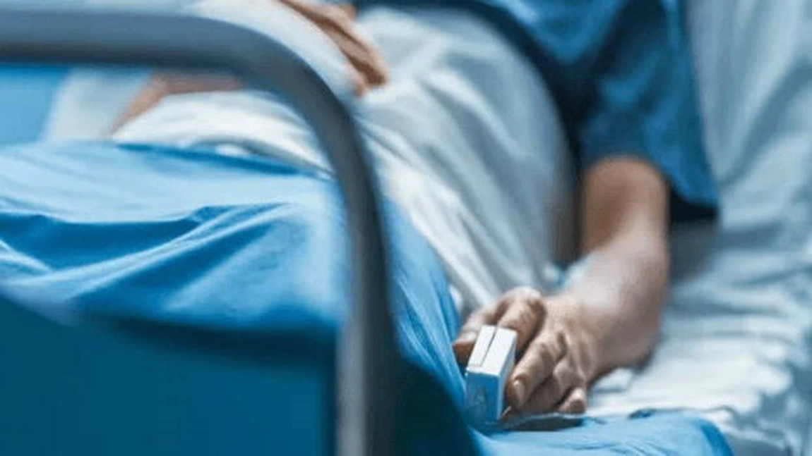 O femeie din Vaslui se zbate între viață și moarte după ce a băut dezinfectant și ulei de masaj! Acum este internată la Spitalul Clinic „Dr. C. I. Parhon” Iași