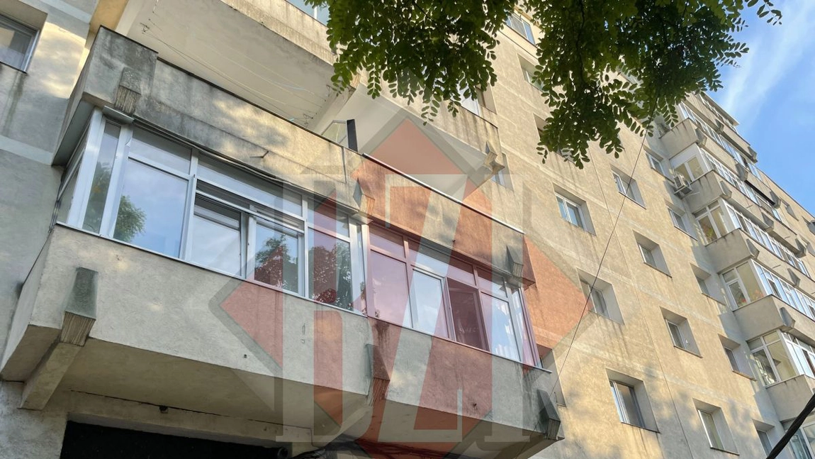 Un bărbat care stătea pe marginea unui balcon a pus pe jar pompierii din Iași! Mai multe echipaje au pornit o misiune de salvare contraconometru: era la etajul 2 - EXCLUSIV, FOTO, UPDATE