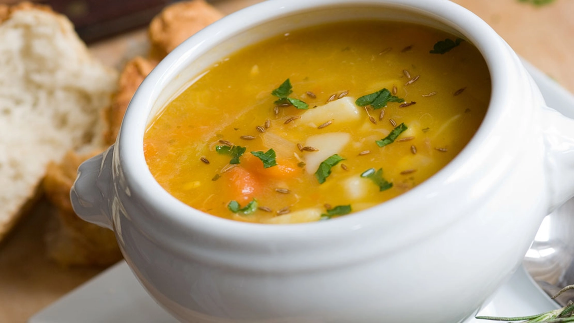 Ciorbiță țărănească de pui. Deliciul culinar pregătit din trei ingrediente