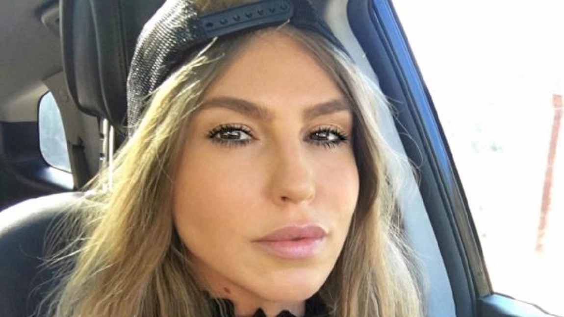Corina Bud, în ipostaze provocatoare pe Instagram. Ce spune frumoasa artistă despre operațiile estetice