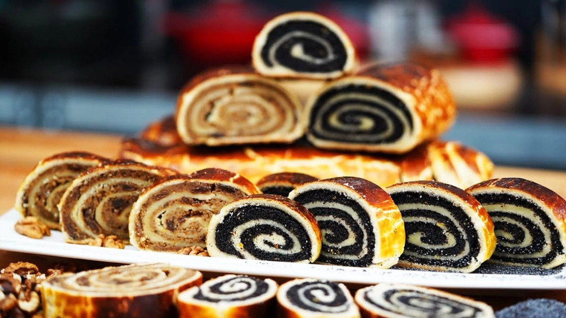 Iată cum se prepară un cozonac unguresc pufos și delicios cu nucă sau mac