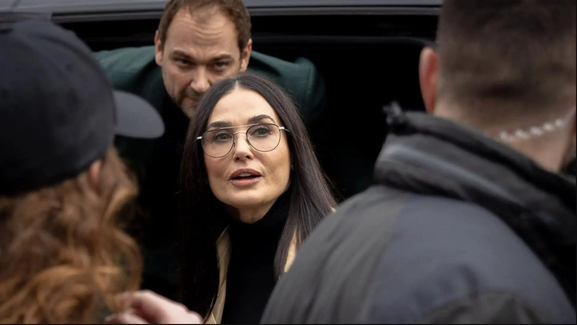 Demi Moore, surprinsă alături de noul iubit în ipostaze inedite. Actrița este mai îndrăgostită ca niciodată