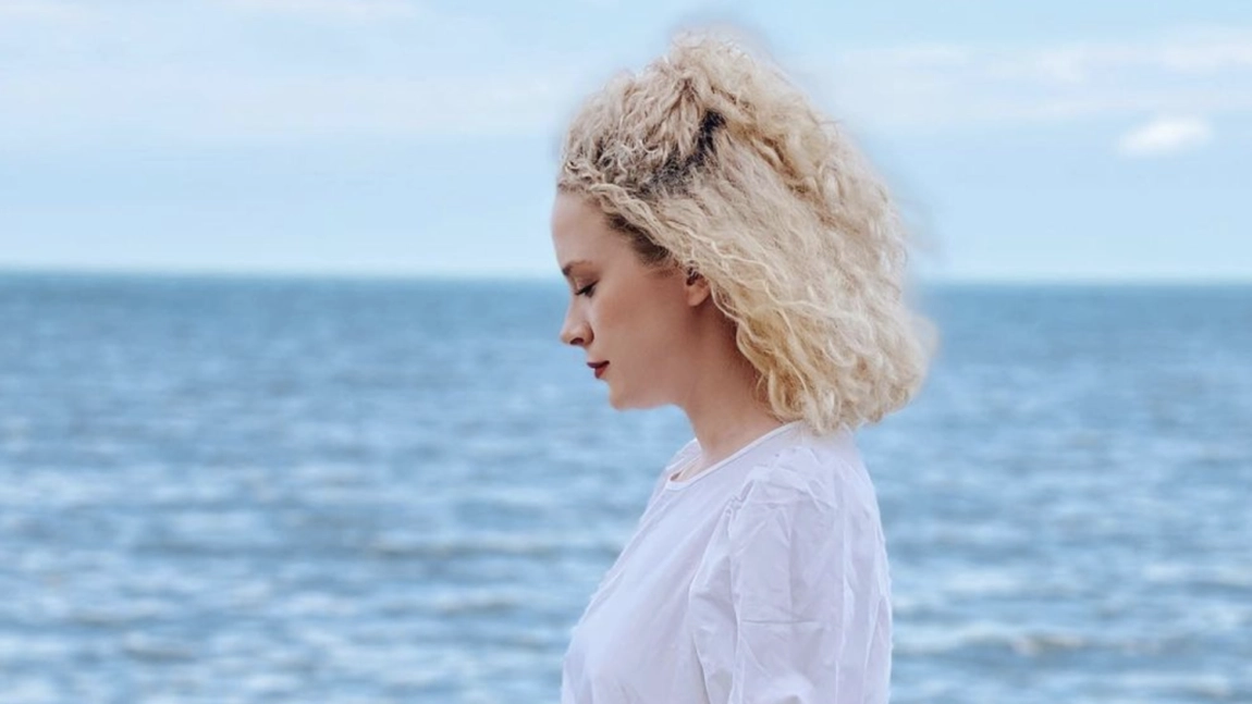 Cine este actrița Diana Roman? Vedeta a făcut furori pe Instagram într-o poză nud