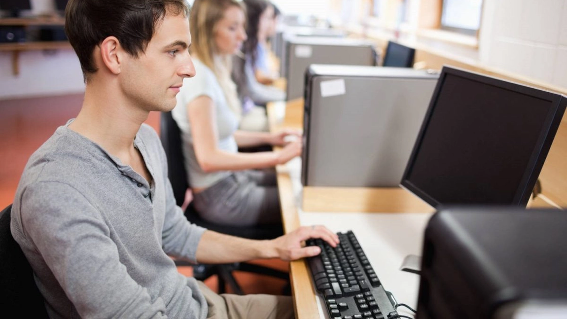 Elevii claselor a XII-a și a XIII-a susțin evaluarea competențelor digitale în perioada 8-10 iunie !