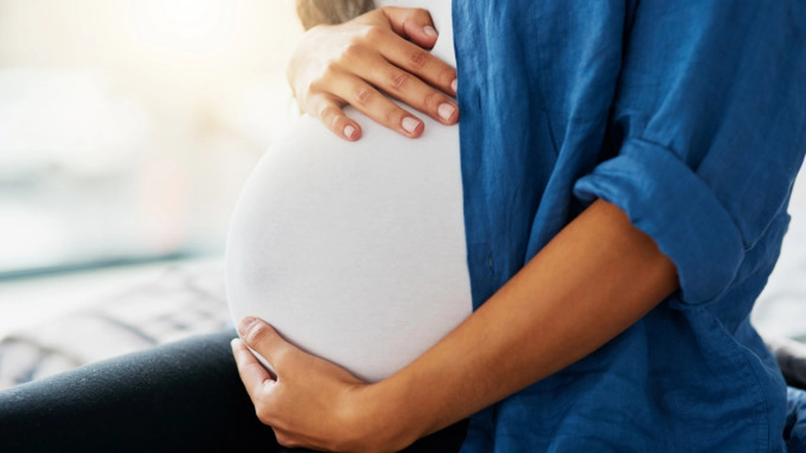 Mama și fiica ei de 14 ani, colege de salon într-o maternitate din Botoșani