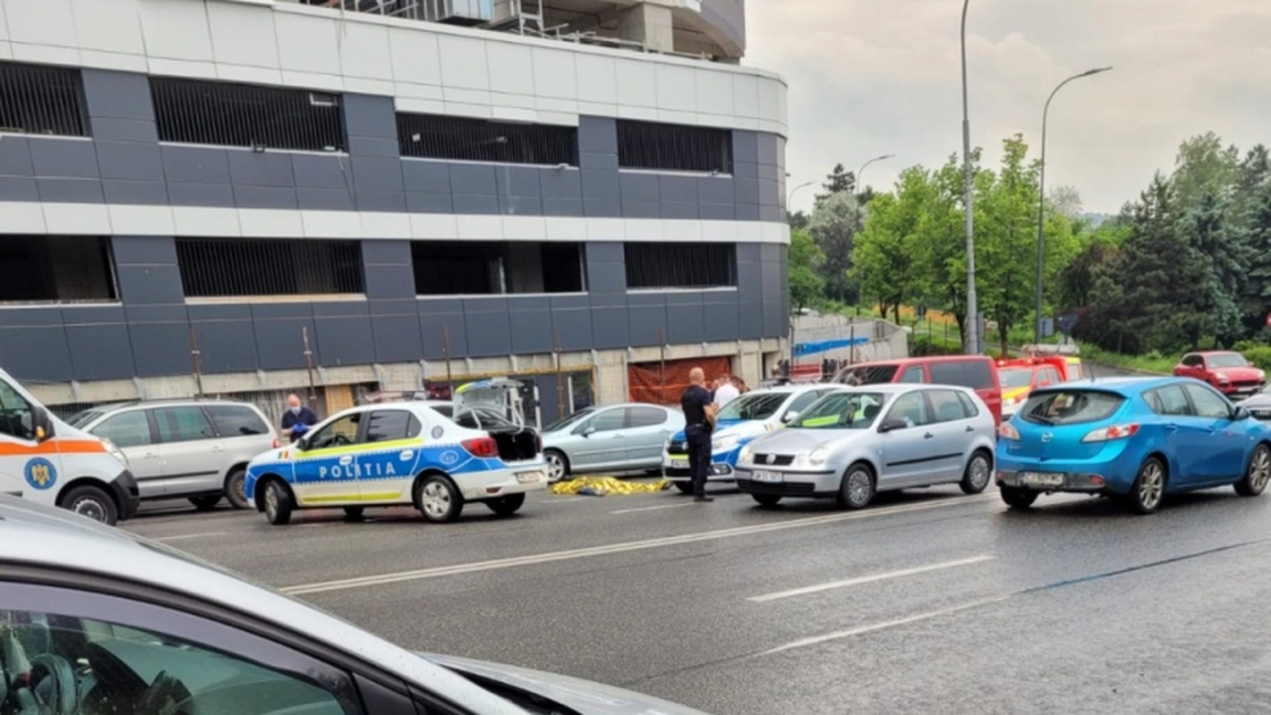 Incident șocant la Cluj! Un tânăr a căzut din cea mai înaltă clădire rezidențială din România, direct între mașinile care circulau