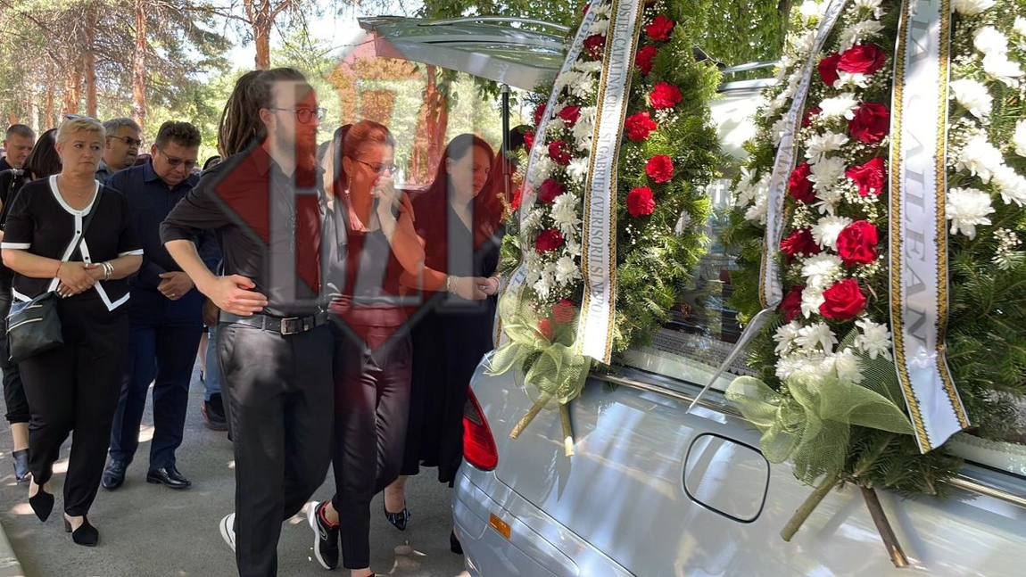 Imagini cutremurătoare! Ciprian Duca, unul dintre angajaţii Citadin omorâţi în cumplitul accident din Păcurari, este condus pe ultimul drum - EXCLUSIV, GALERIE FOTO, VIDEO