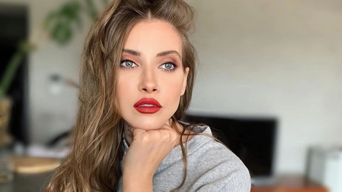 Iulia Albu, în ipostaze sexy pe rețelele de socializare. Vedeta își dorește să devină mamă pentru a doua oară