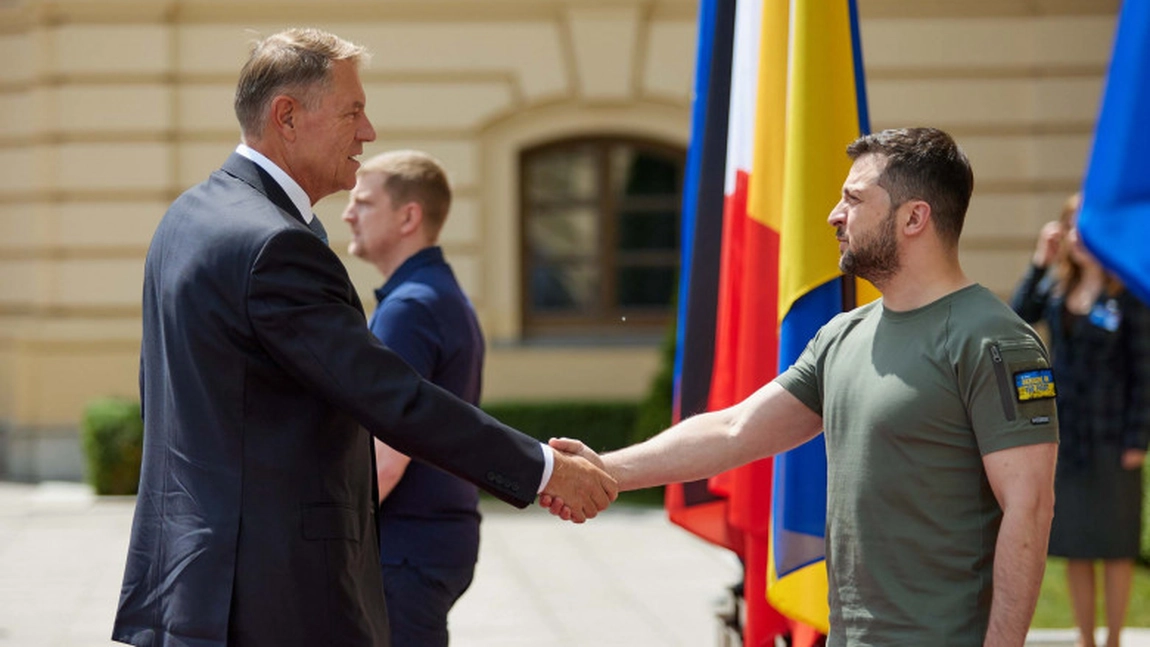 Klaus Iohannis a discutat cu președintele Zelenski despre cum să scoată cerealele prin România