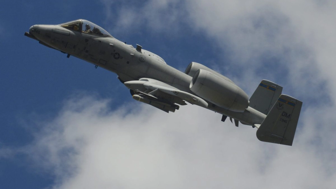 Avion civil, interceptat de două avioane F16, în spațiul românesc - VIDEO