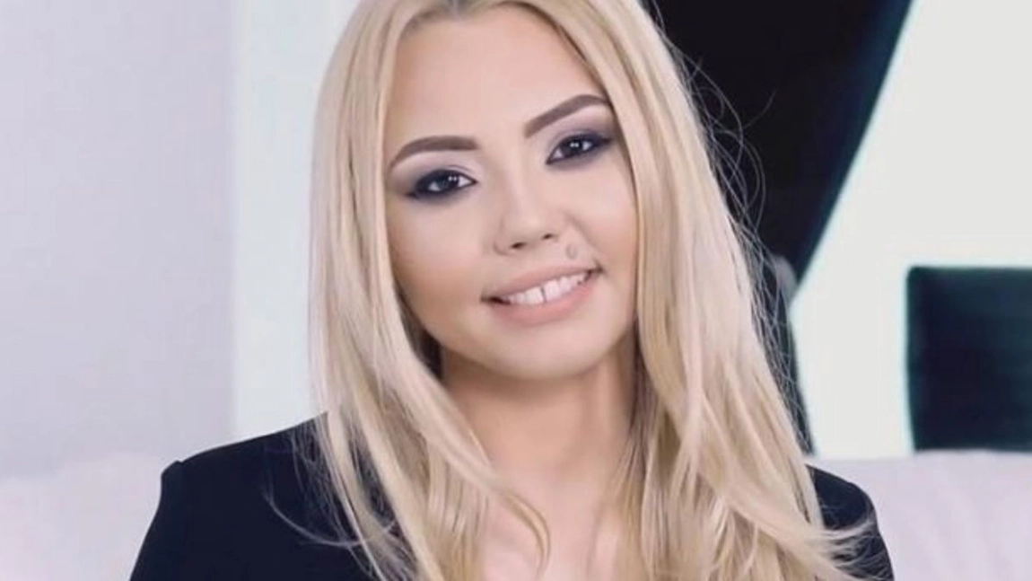 Scene uluitoare la mormântul Denisei Manelista. Cine era tânăra filmată plângând