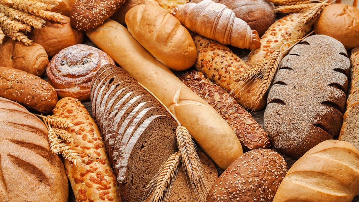 De ce pâinea din comerț rezistă atât de mult. Ce conține, de fapt, alimentul care nu lipsește niciodată de pe masa românilor