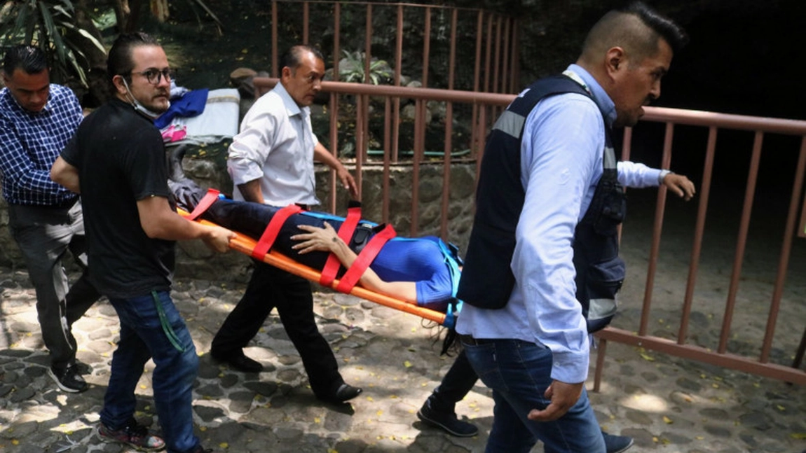 Un pod din Mexic s-a prăbuşit în timpul inaugurării. Cel puţin 25 de persoane au fost rănite