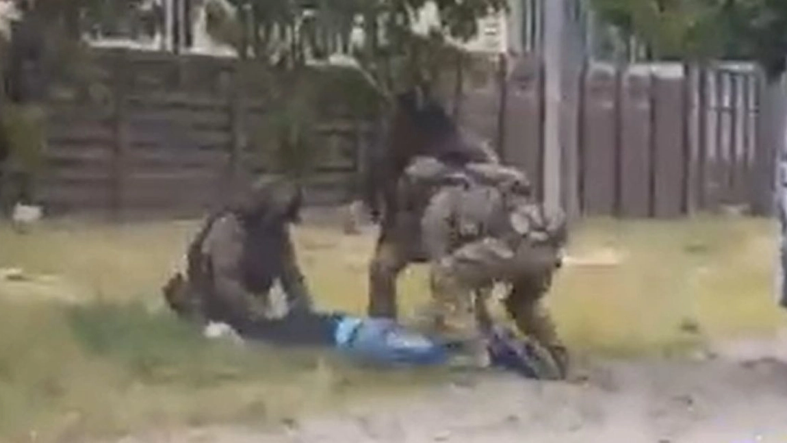 Serviciul de Securitate al Ucrainei publică o înregistrare video cu prinderea unui presupus agent rus direct de pe stradă