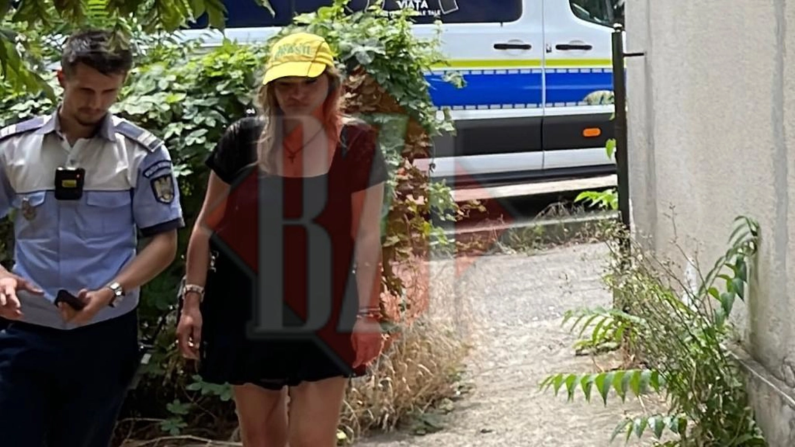 Şoferiţa care a omorât 4 oameni la Iaşi s-a îmbrăcat provocator şi s-a prezentat la Poliţia Rutieră, la audieri. Are câteva vânătăi pe genunchi - EXCLUSIV, FOTO, VIDEO