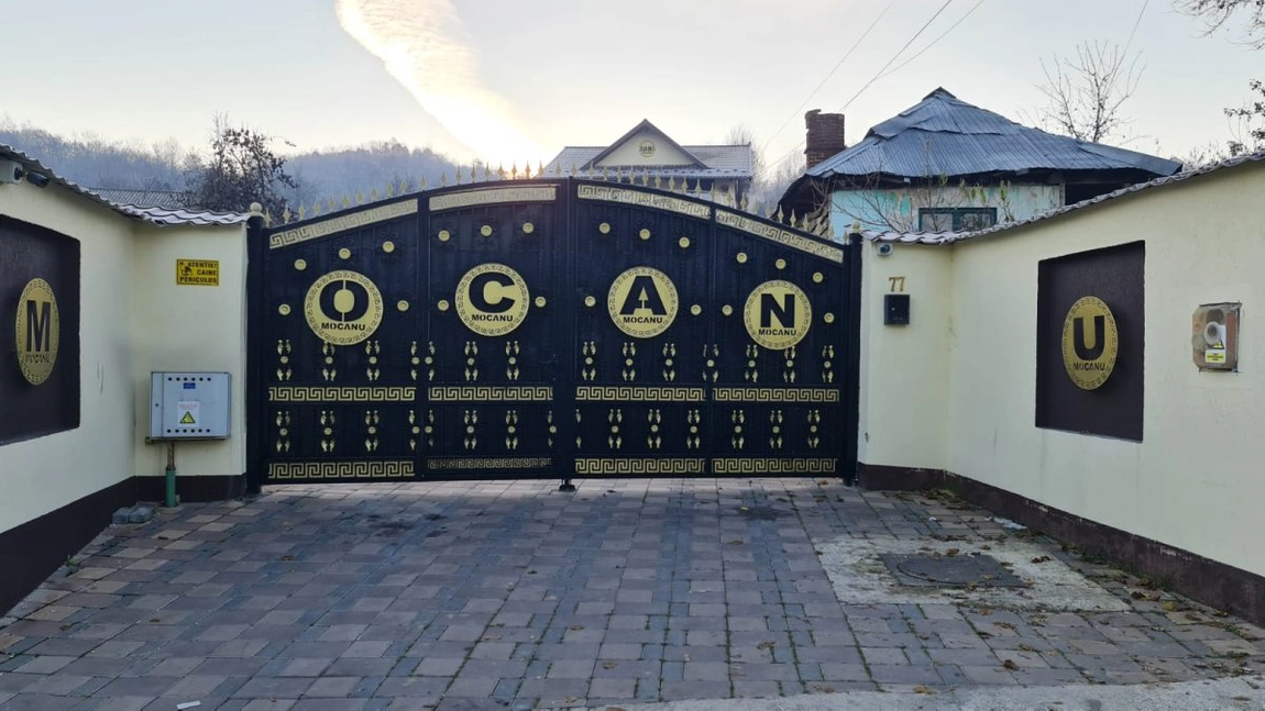 Percheziţii la locuinţa lui Dani Mocanu. Manelistul ar fi ameninţat un tânăr cu un cuţit - UPDATE