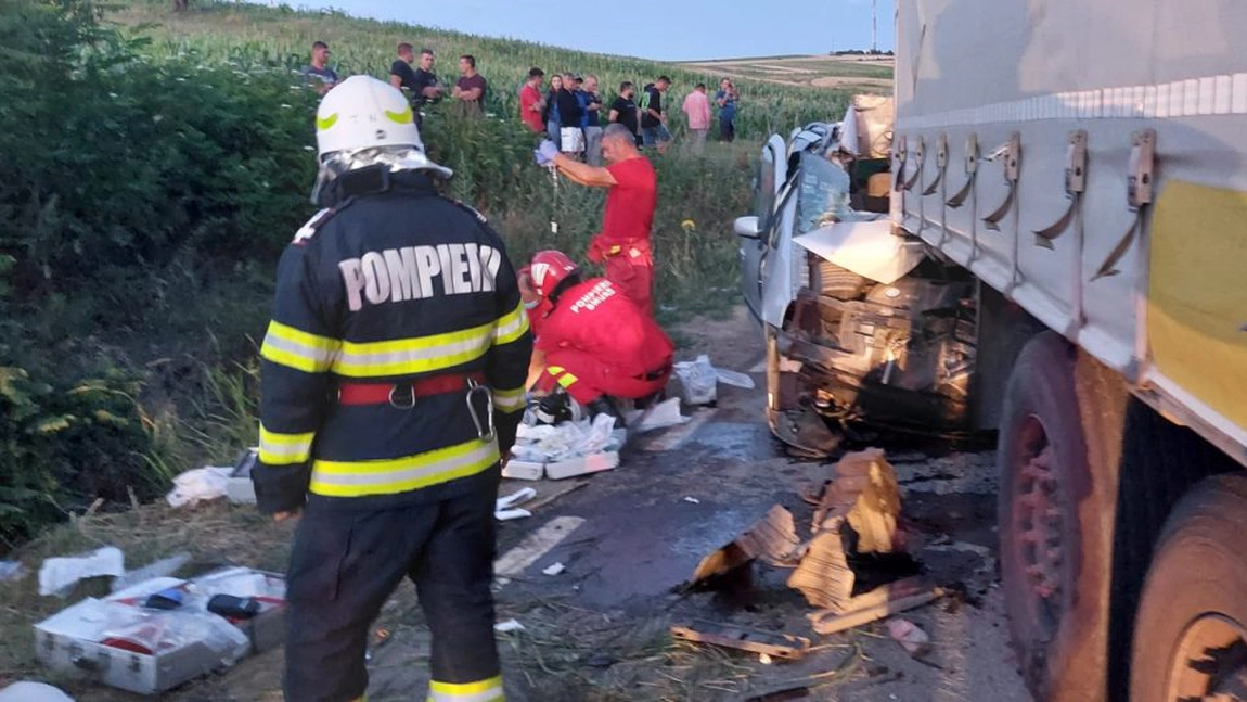 Accident grav cu victime multiple, în Vaslui. Trei persoane au murit - FOTO, VIDEO, UPDATE