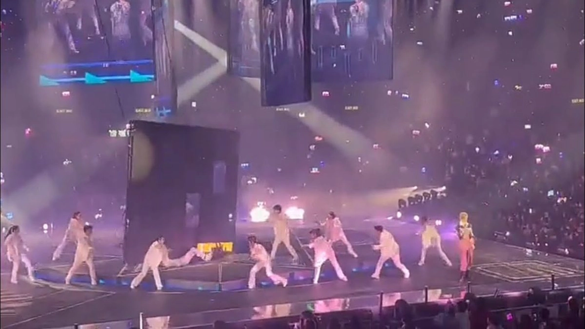 Tragedie în timpul unui concert k-pop în Hong Kong. Un ecran uriaş a căzut peste doi dansatori - VIDEO