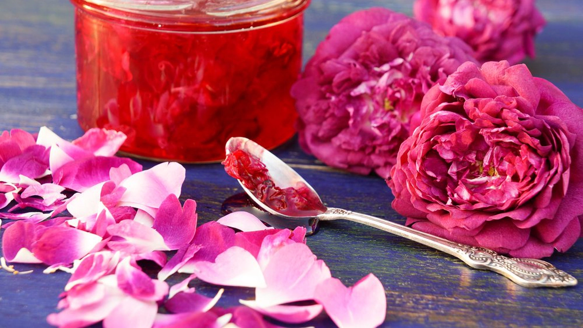 Dulceață de trandafiri. Rețeta veche a bunicii pentru un deliciu de neuitat
