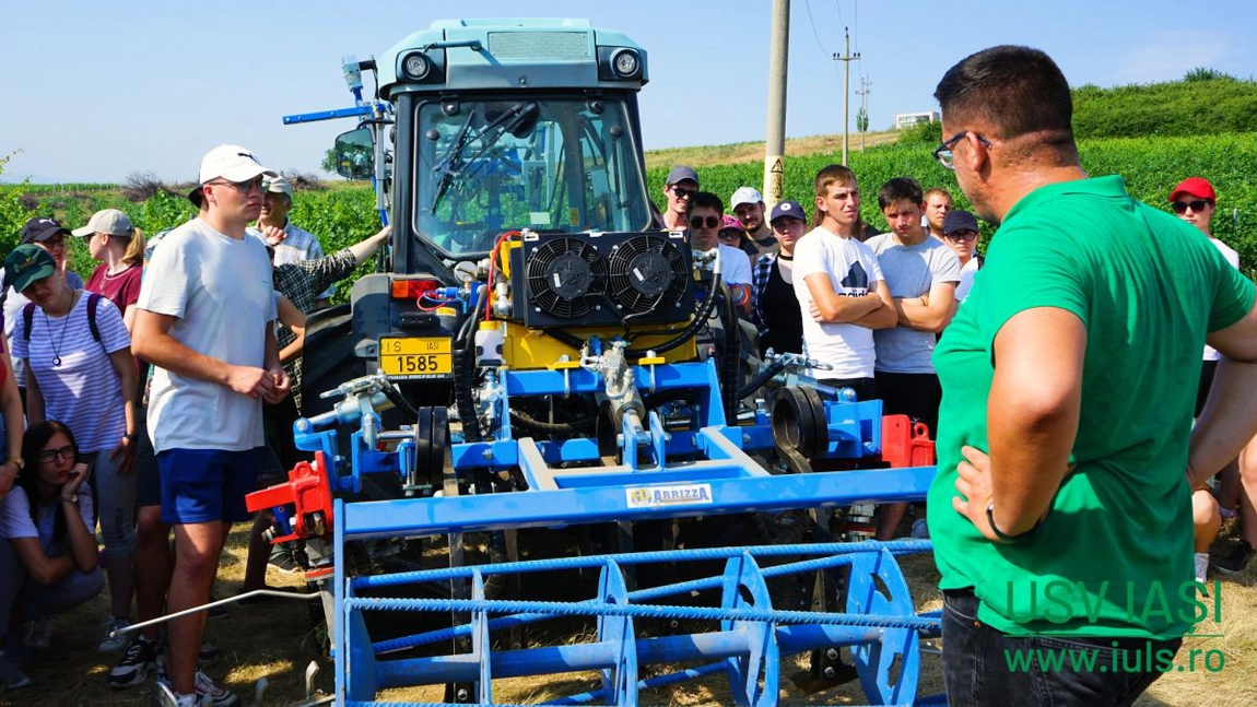 Rectorul Universității de Științele Vieții din Iași, universitarul Gerard Jităreanu la un important eveniment pentru noile tehnologii în agricultură - FOTO
