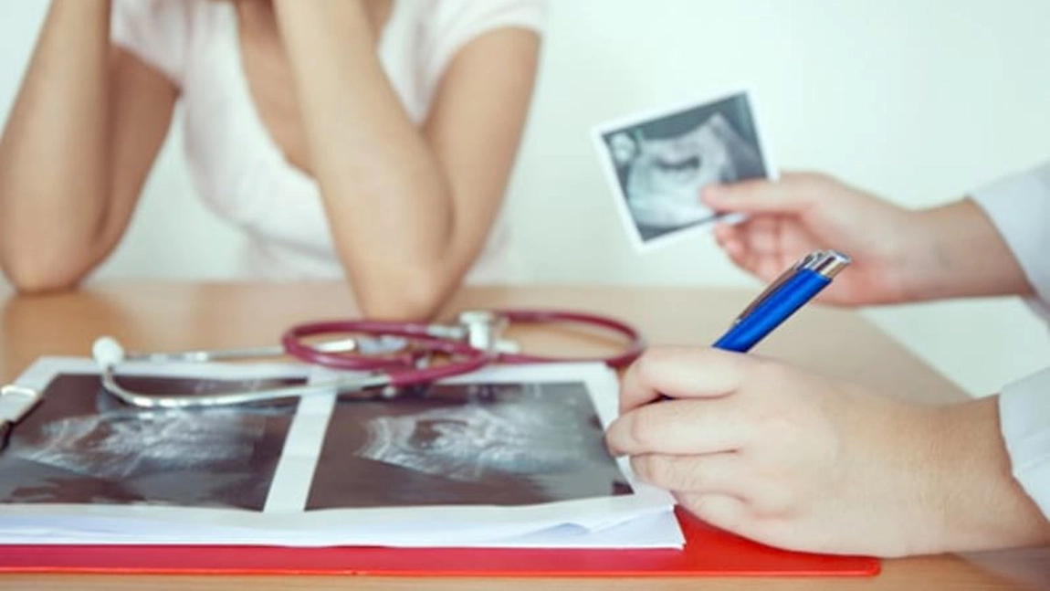 Până la câte săptămâni se poate face avortul? Tot ce trebuie să știi despre întreruperea de sarcină
