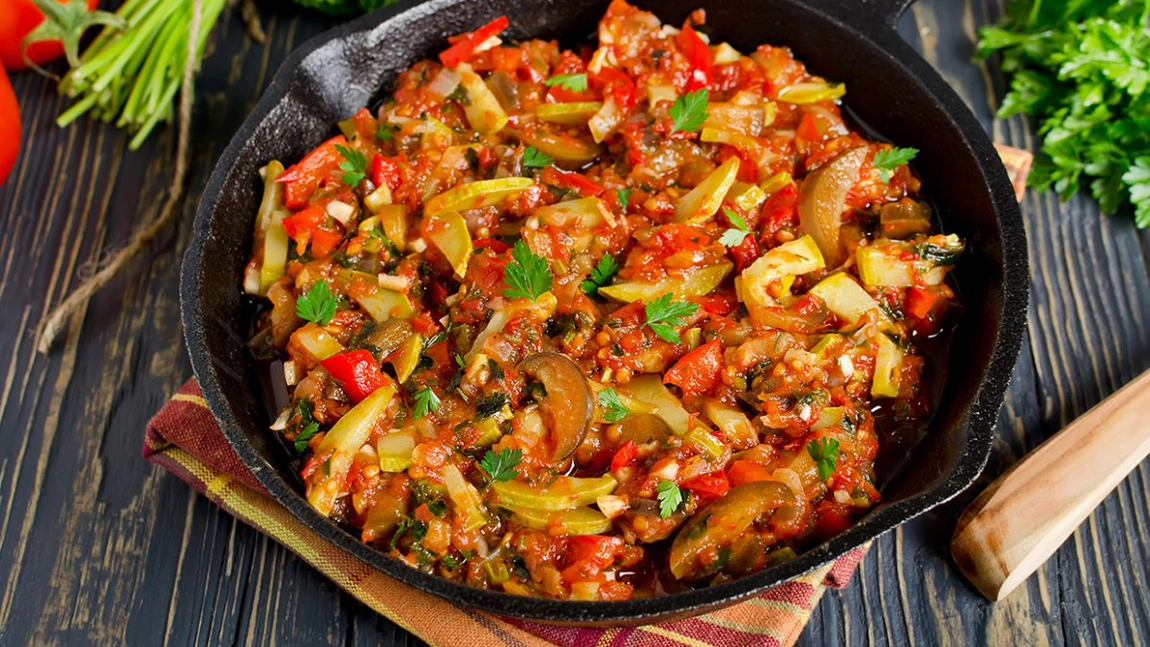 Rețetă de ghiveci călugăresc pentru iarnă. Cum prepari o mâncare tradițională și delicioasă