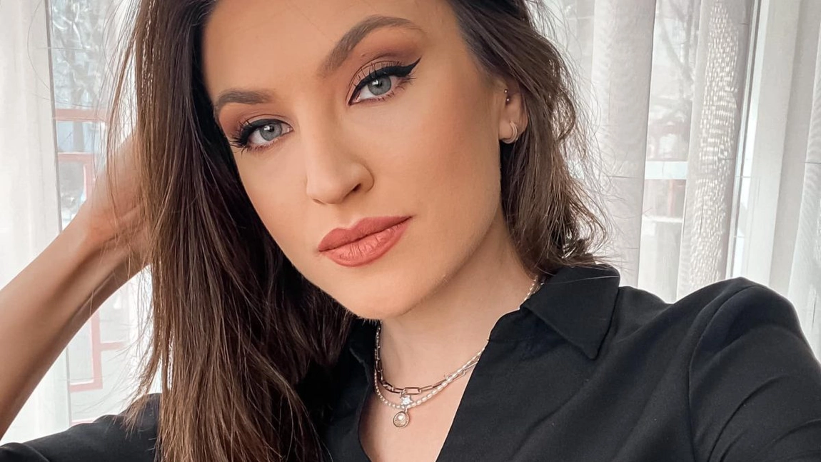 Cine este Irina Ursu, prezentatoarea care o va înlocui pe Octavia Geamănu. De ce a fost scoasă de pe post celebra știristă