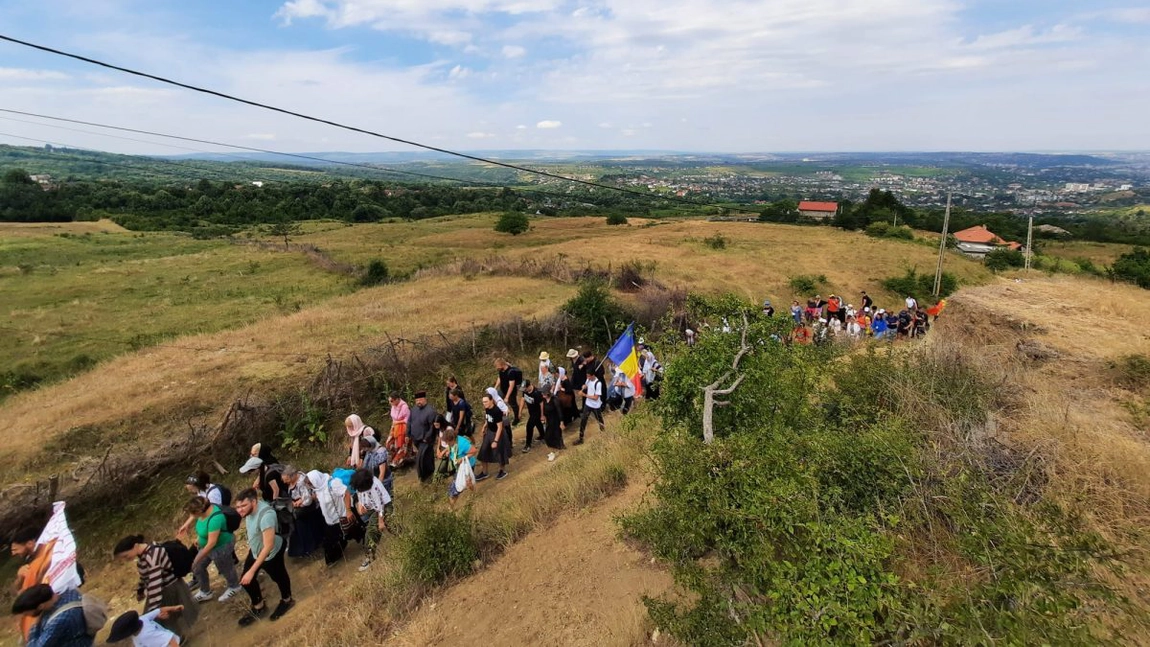 La pas pe colinele sfinte ale Iașului - GALERIE FOTO, VIDEO
