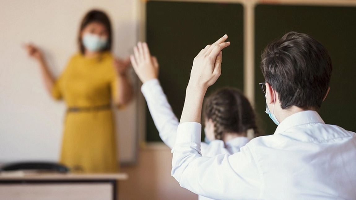 O nouă schimbare în învăţământul românesc: Din toamnă, profesorii vor încheia o singură medie anuală