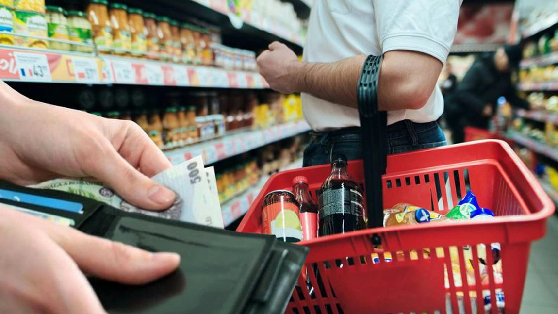 Val de scumpiri din toamnă! Lista produselor pentru care românii vor scoate mai mulți bani din buzunar