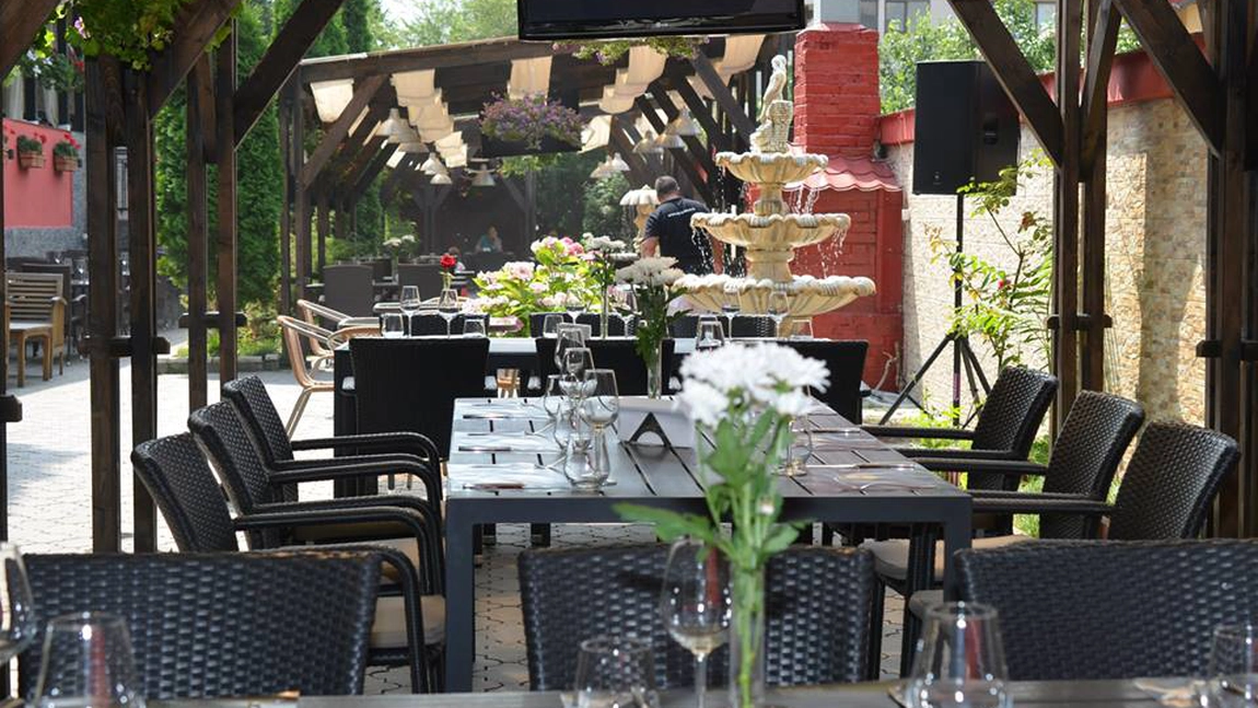 Câți lei a plătit un bucureștean pentru 7 feluri de mâncare, 5 beri și desert, într-un restaurant din Capitală 