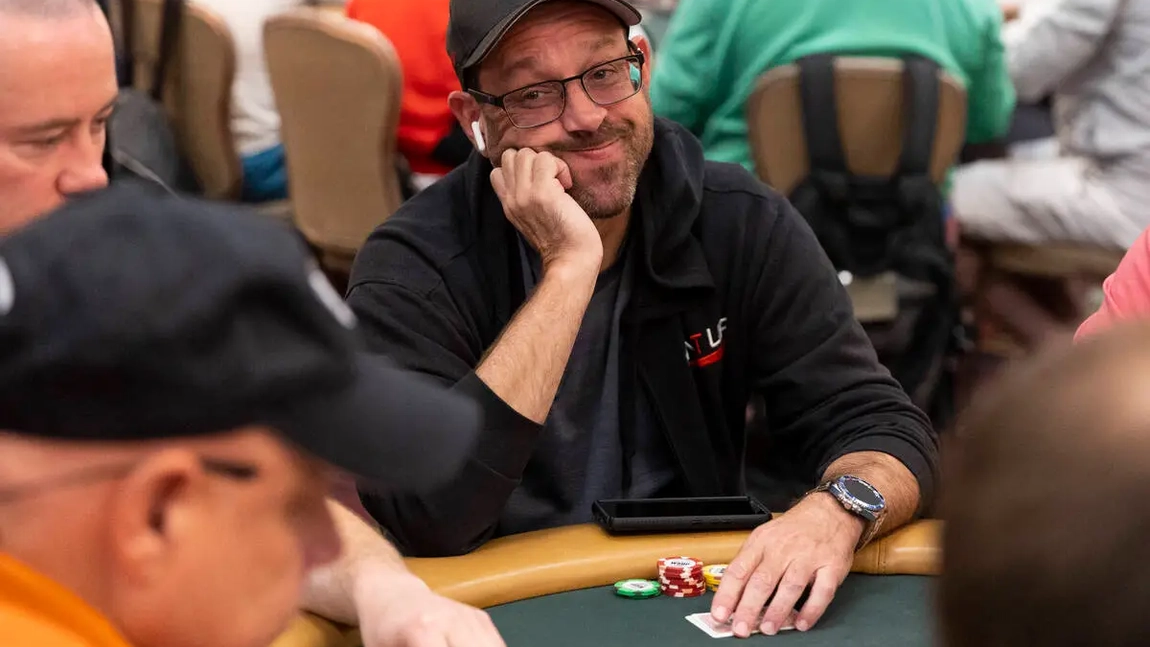Un jucător de poker a câștigat un turneu în timp ce dormea