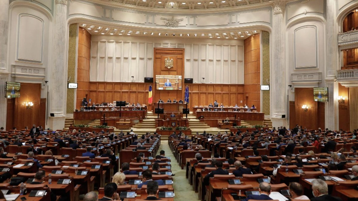 Vacanţa parlamentară a început. Deputaţii şi senatorii îşi vor relua activitatea pe 1 septembrie