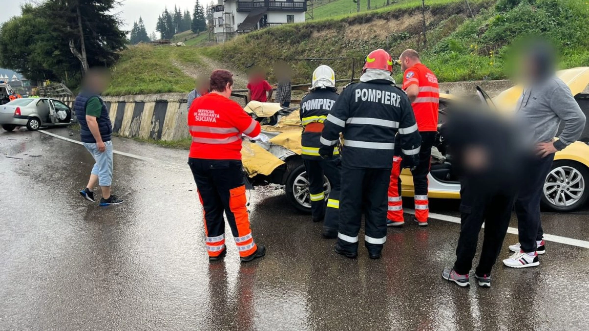 Accident rutier mortal în Pasul Mestecăniş. Trei autoturisme au intrat în coliziune, printre care şi un taxi din Iaşi - FOTO