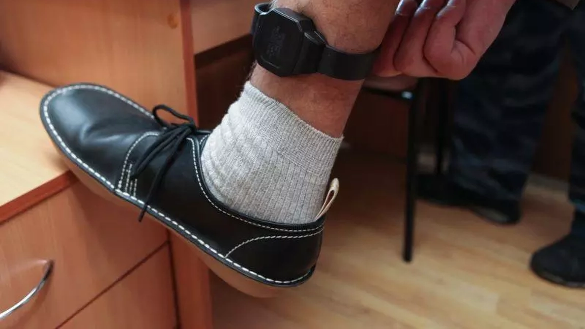 Braţările electronice GPS pentru agresori, folosite de la 1 octombrie. Ce este proiectul SIME