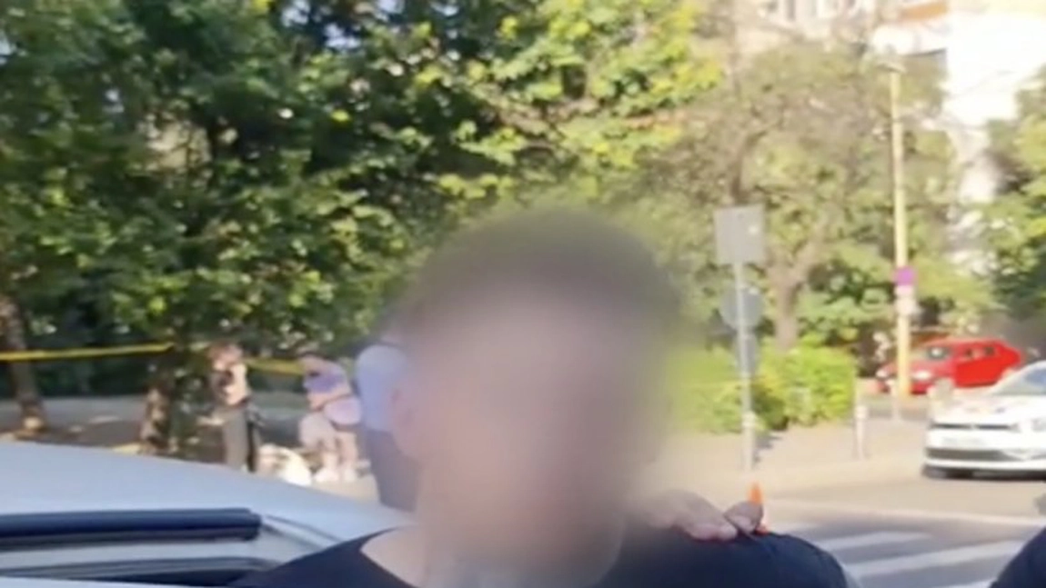 O ceartă banală a escaladat într-o tragedie. Un bătrân a murit după ce a fost împins în stradă în faţa unei maşini