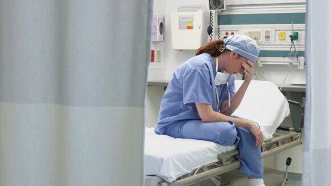Asistentă medicală din Focşani, deranjată din somn de o mămică venită la camera de gardă: ”Ați venit să vadă doctorul copilul? Treceți să-l văd”