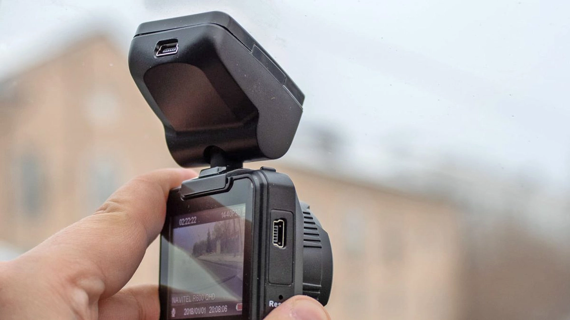 Camera de bord îţi poate aduce amenzi uriaşe. Ce greşeală fac mulţi români care deţin una
