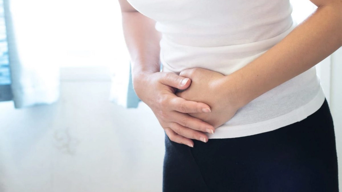 Ce afecțiuni se pot ascunde în spatele durerilor de ovare? Iată semnele care ar trebui să te trimită la medic
