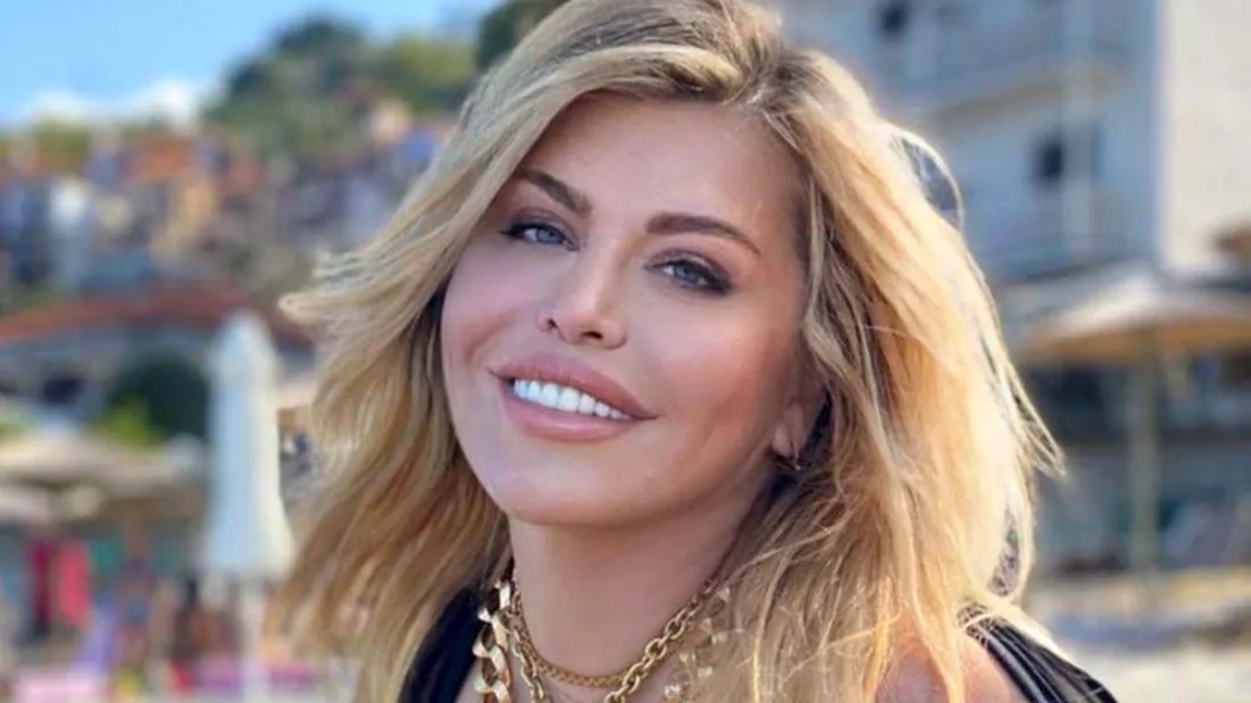 Loredana Groza, imagine incediară. Cum s-a fotografiat vedeta în dormitor