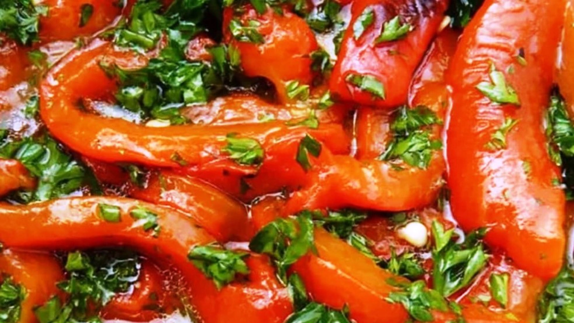 Marinată de gogoșari. Ce condimente folosea bunica pentru cea mai aromată conservă
