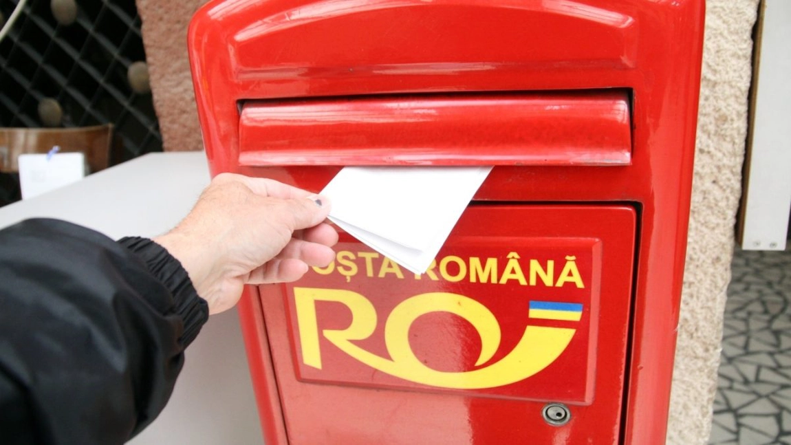 Poștaș din Argeș, acuzat că a furat 150 de pensii, ajutoare sociale și alocații