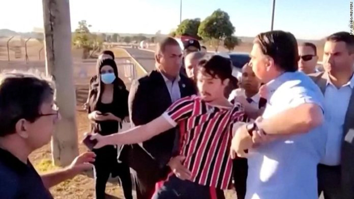 Cuprins de nervi, președintele Braziliei a sărit să bată un youtuber celebru - VIDEO
