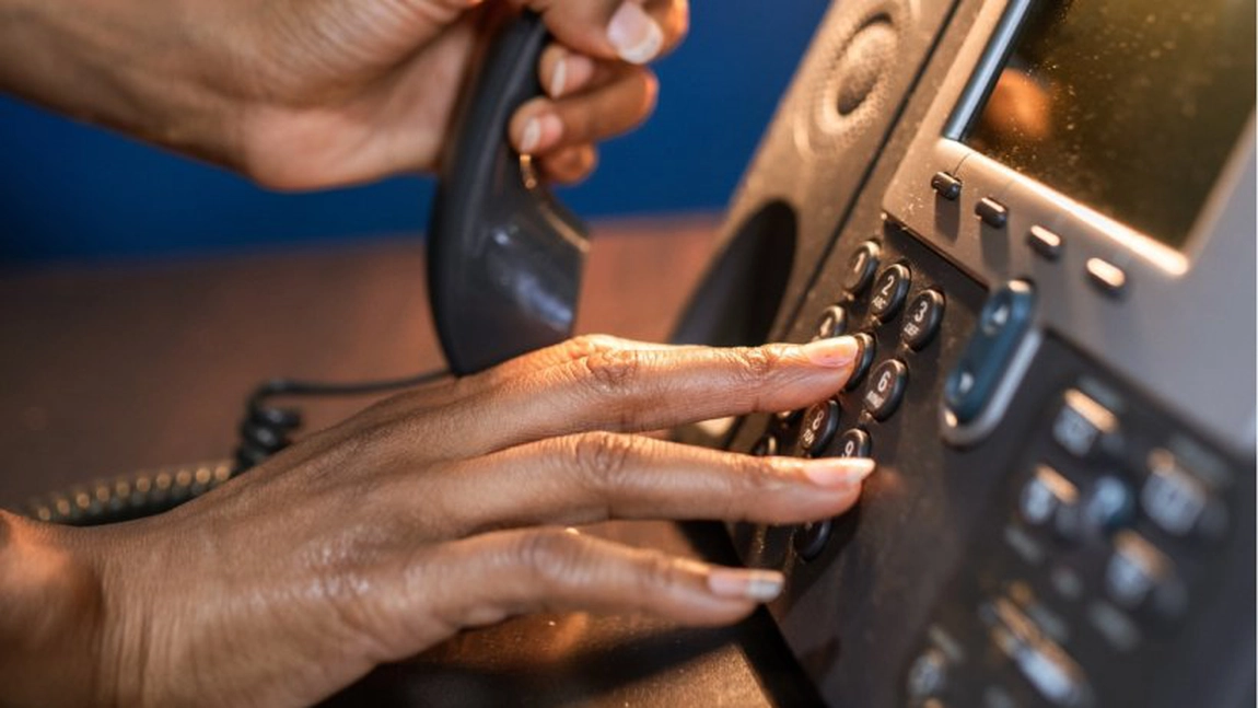 Spitalul de Urgenţă din Botoşani a rămas fără telefon fix din cauza neplăţii facturilor. Reacţia pacienţilor