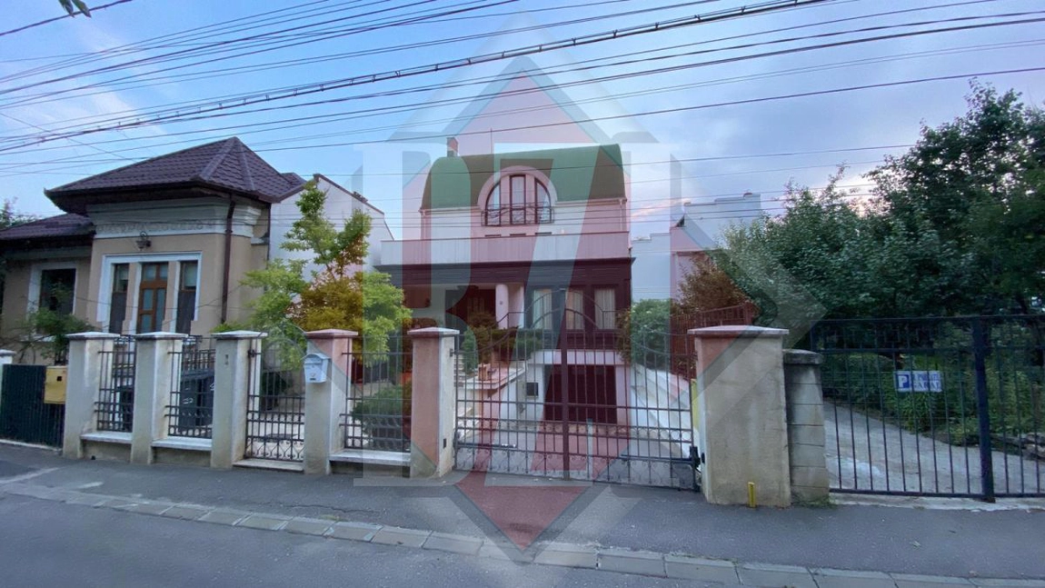 Liniște la vila din Copou a fostului primar al Iașului, Gheorghe Nichita. Odinioară a fost ridicat de aici de polițiști - FOTO/VIDEO