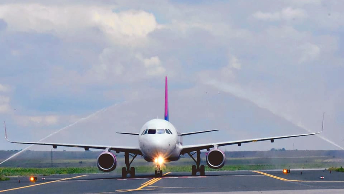 Un zbor pe ruta Milano Iași a fost anulat. WizzAir i-a lăsat pe sute de ieșeni cu ochii în soare