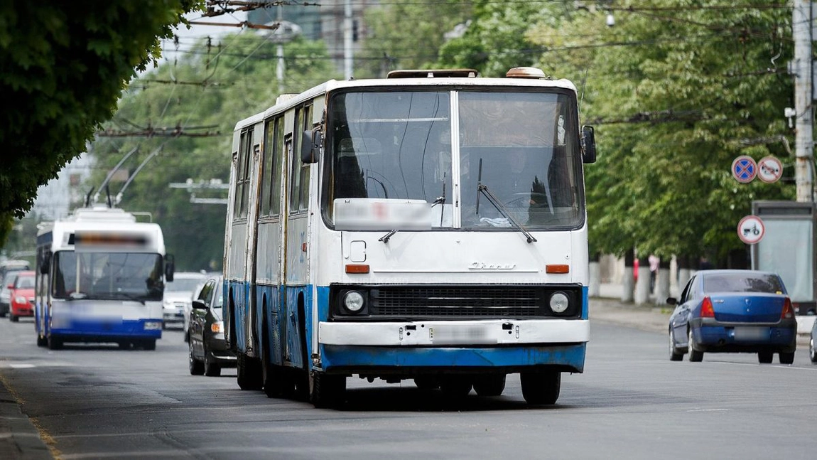 Primăria Iași cumpără hârburi pentru transportul din zona metropolitană! Vor rula autobuze vechi de 14 ani. Costurile sunt de 1 milion de euro