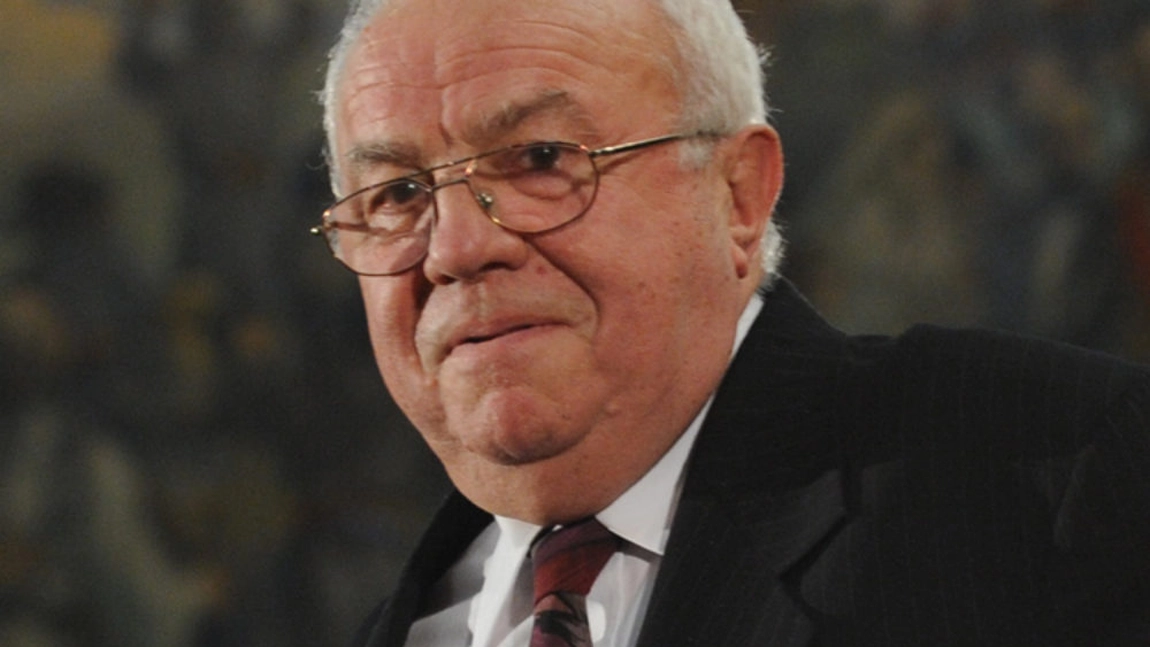 Sicriul cu trupul lui Alexandru Arșinel, depus la Teatrul „Constantin Tănase”! Primele imagini de la priveghiul marelui actor