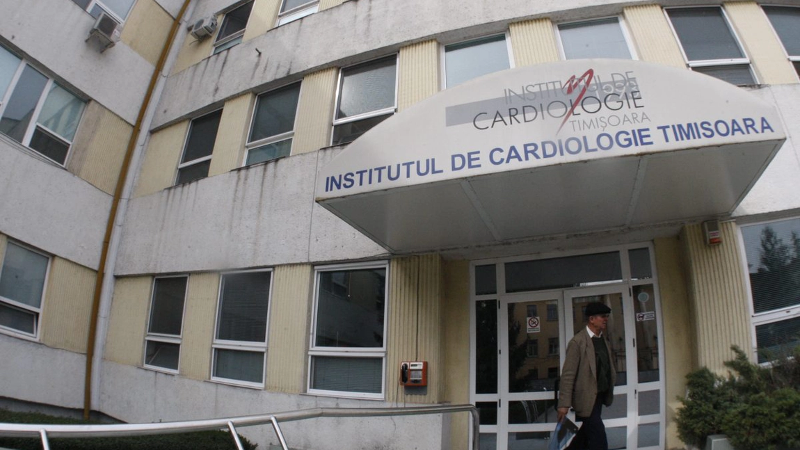 Flagrant la Timişoara. Cunoscut chirurg, reţinut în timp ce primea mită