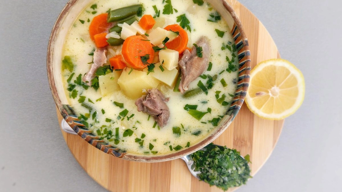 Ciorbă de miel ardelenească, un preparat tradițional delicios